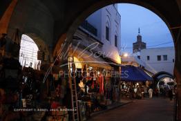 Image du Maroc Professionnelle de  Une importante rue commerciale dans le Souk des Habous. Parmi les endroits les plus pittoresques de Casablanca, la Cité de Habous conçue par les architectes Auguste Cadet et Edmond Brion d’après l’ébauche d’un premier plan-masse dû à Albert Laprade. La construction n’avait commencé qu’après la première guerre mondiale. Situé près du Palais Royale, ce joyau architectural est le point de départ de la nouvelle médina de la ville, Vendredi 18 Novembre 2011. Le quartier des Habous fait partie du patrimoine architectural de Casablanca (Photo / Abdeljalil Bounhar) 